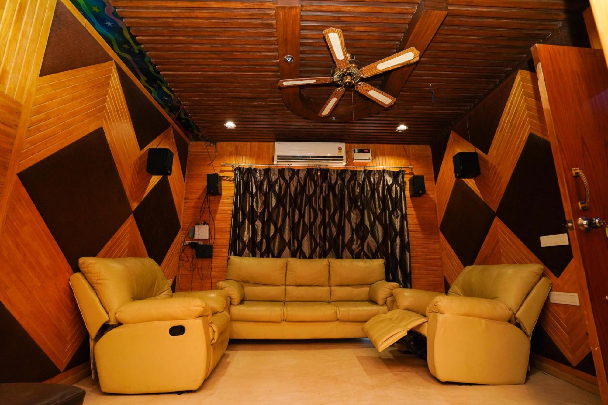 Golden Villa - Duplex House With Private Theater - Near To Alipiri And Bhudevi Ttd Ticket Counter And Kapilateertham ティルパティ エクステリア 写真