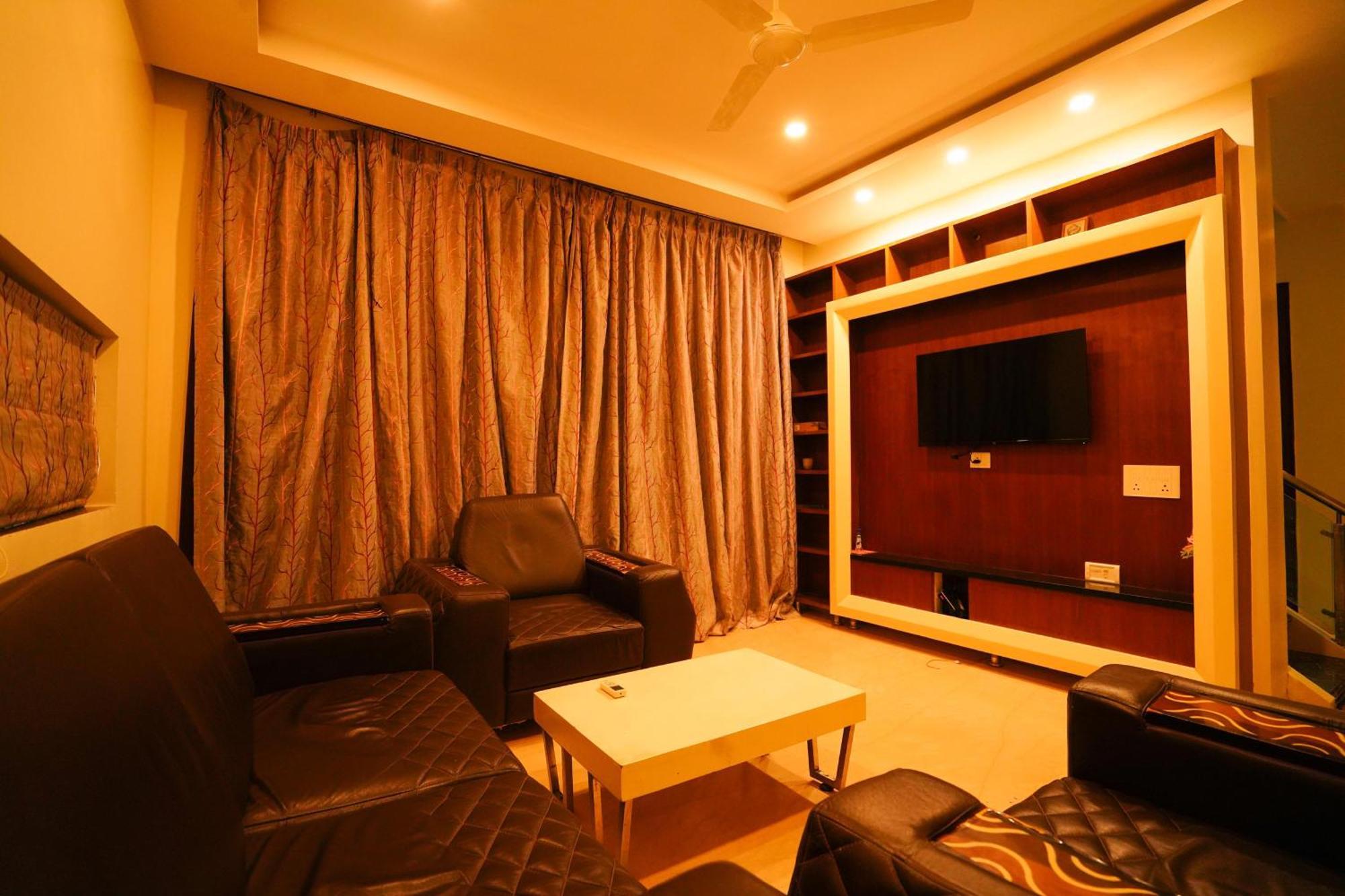 Golden Villa - Duplex House With Private Theater - Near To Alipiri And Bhudevi Ttd Ticket Counter And Kapilateertham ティルパティ エクステリア 写真